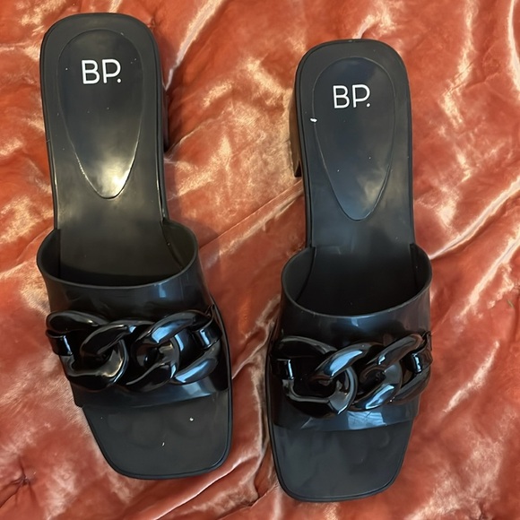 Nordstrom Chunky Black Rubber Slides with Chainlink - Picture 2 of 4